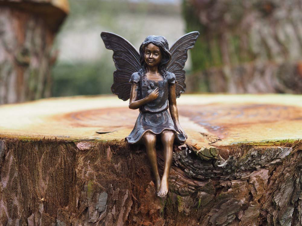 IDYL Bronze-Skulptur Sitzende Fee mit Schmetterling 20x11x13 cm - Bronze-Figur handgefertigt für Haus, Garten oder Teich-Dekoration | Hochwertiges Kunsthandwerk | Wetterfest