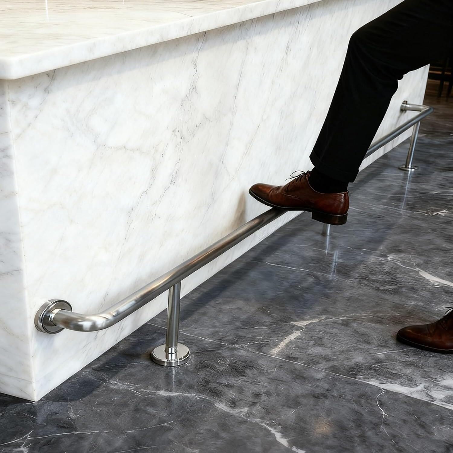 Repose-pieds en acier inoxydable haut de gamme pour îlot argenté 90cm