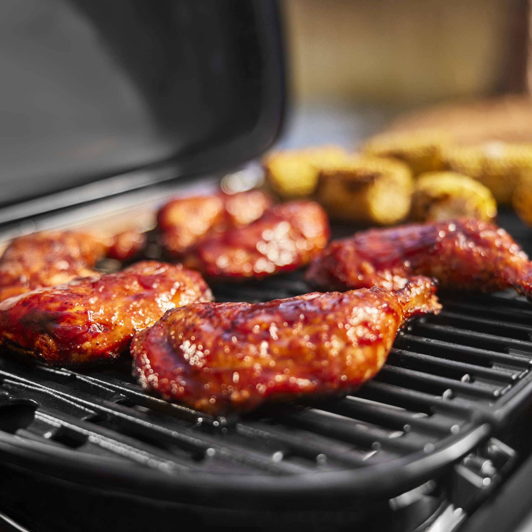 Weber Traveler Compact Barbecue a Gas, Griglia 52x36 cm, BBQ Portatile, Carrello Ripiegabile, Nero