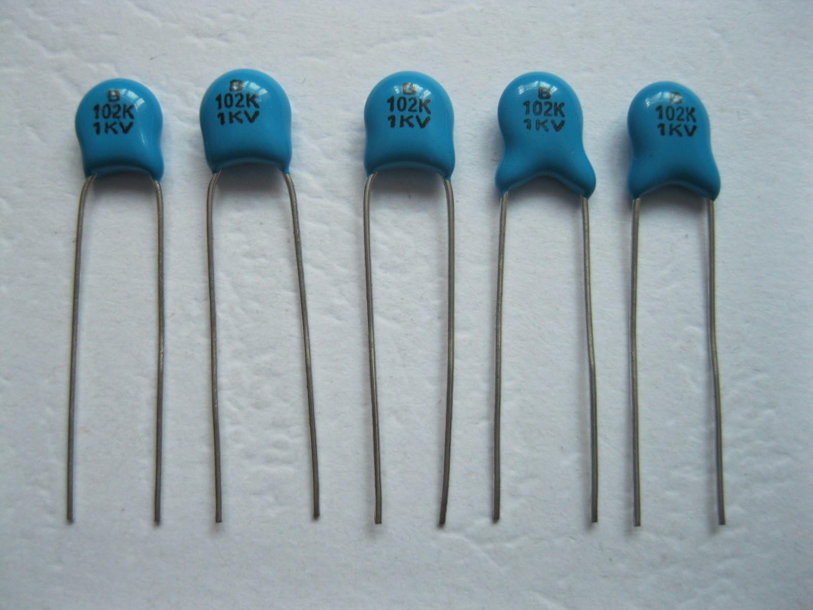 200 Pcs Ceramic Disc Capacitors 1000V(1KV) 102pF 0.001uF,1nF,1000pF 5mm