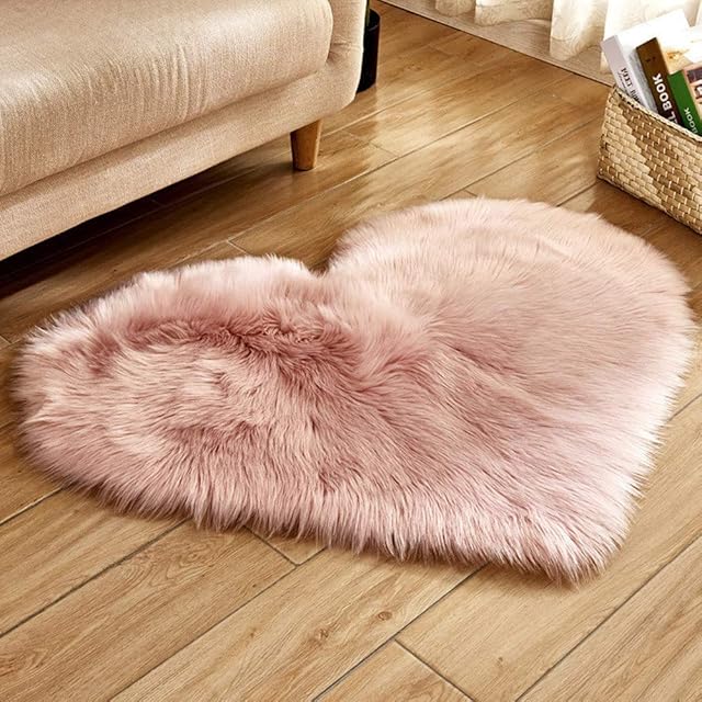 Cekene Heart Shaped Area Rug for Bedroom 70x90cm Sheepskin Shaggy Rug Pink Fluffy Soft Floor Carpet Rug Faux Fur for Bedroom Living Room Bedside Kids Room Nursey