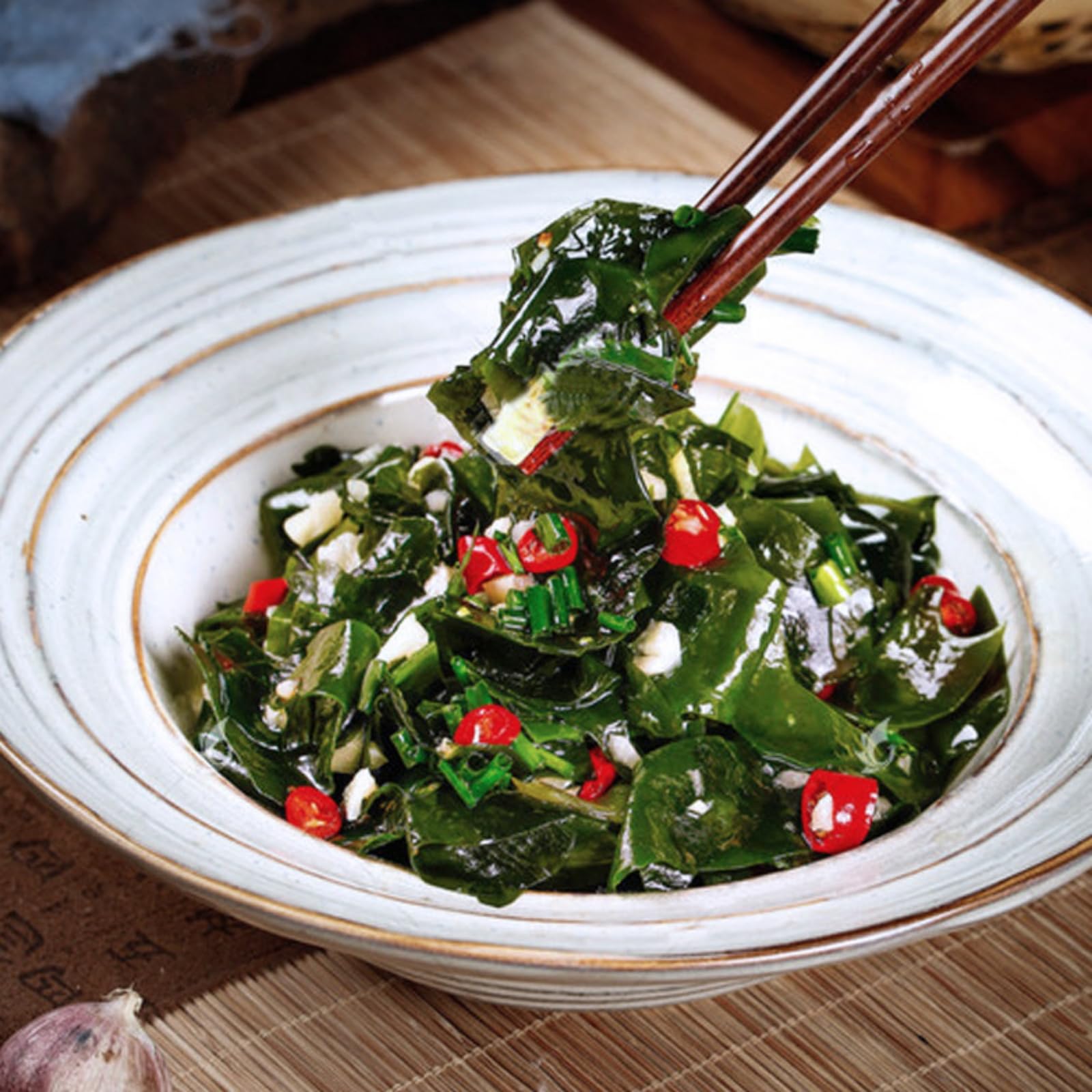 TraiHuyan Algues Wakame Séchées 100g, Algues Marines Premium pour Soupe Miso & Salade d'Algues - 100% Naturel, Vegan & Faible en Calories - Préparation Rapide,