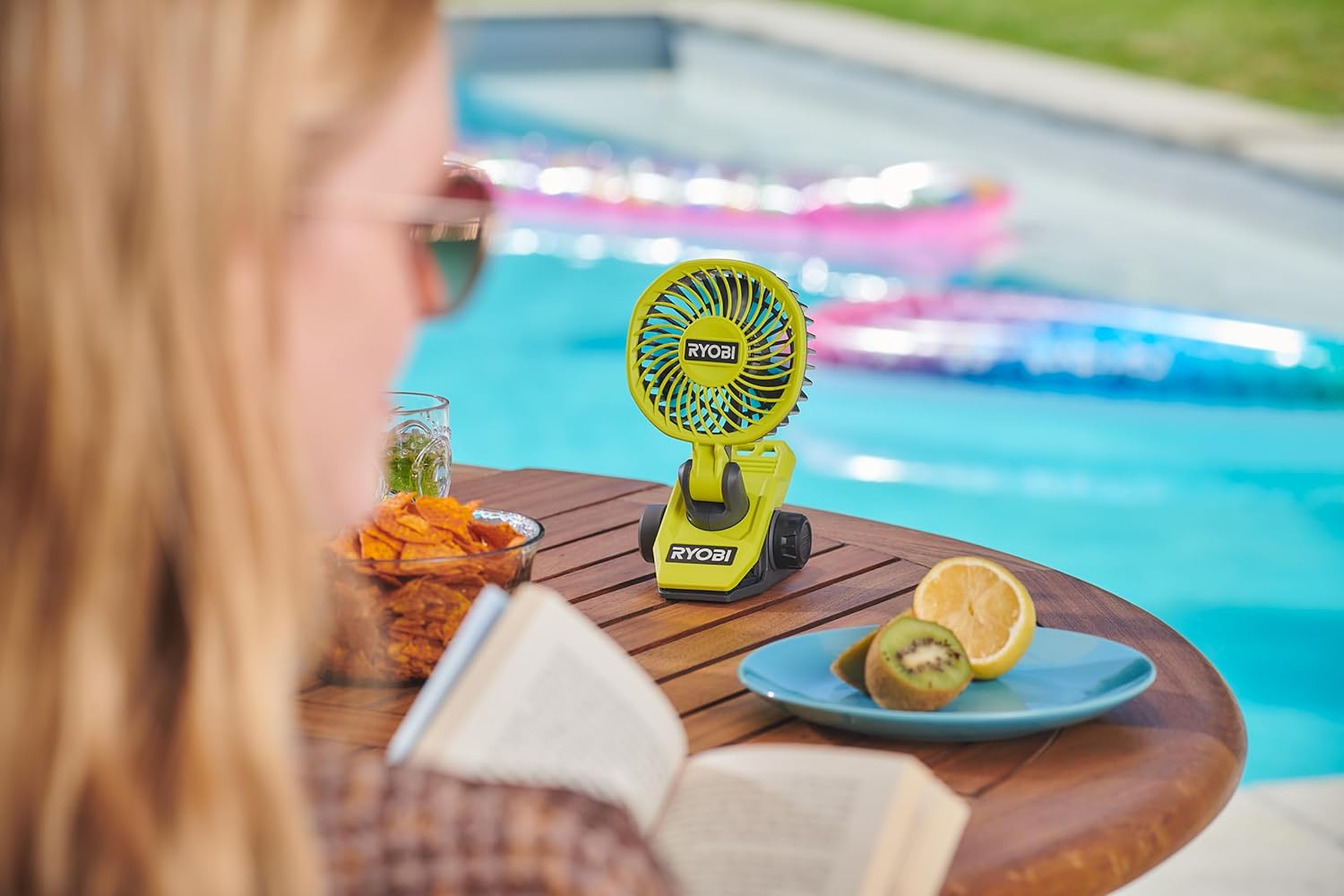 RYOBI - USB lithium fan (4 V, diameter 9 cm, 2 speeds, 120/90 rpm, head adjustable up/down and right/left, USB-C cable - 1 battery 4 V, 2.0 Ah, USB lithium, RCF-120G