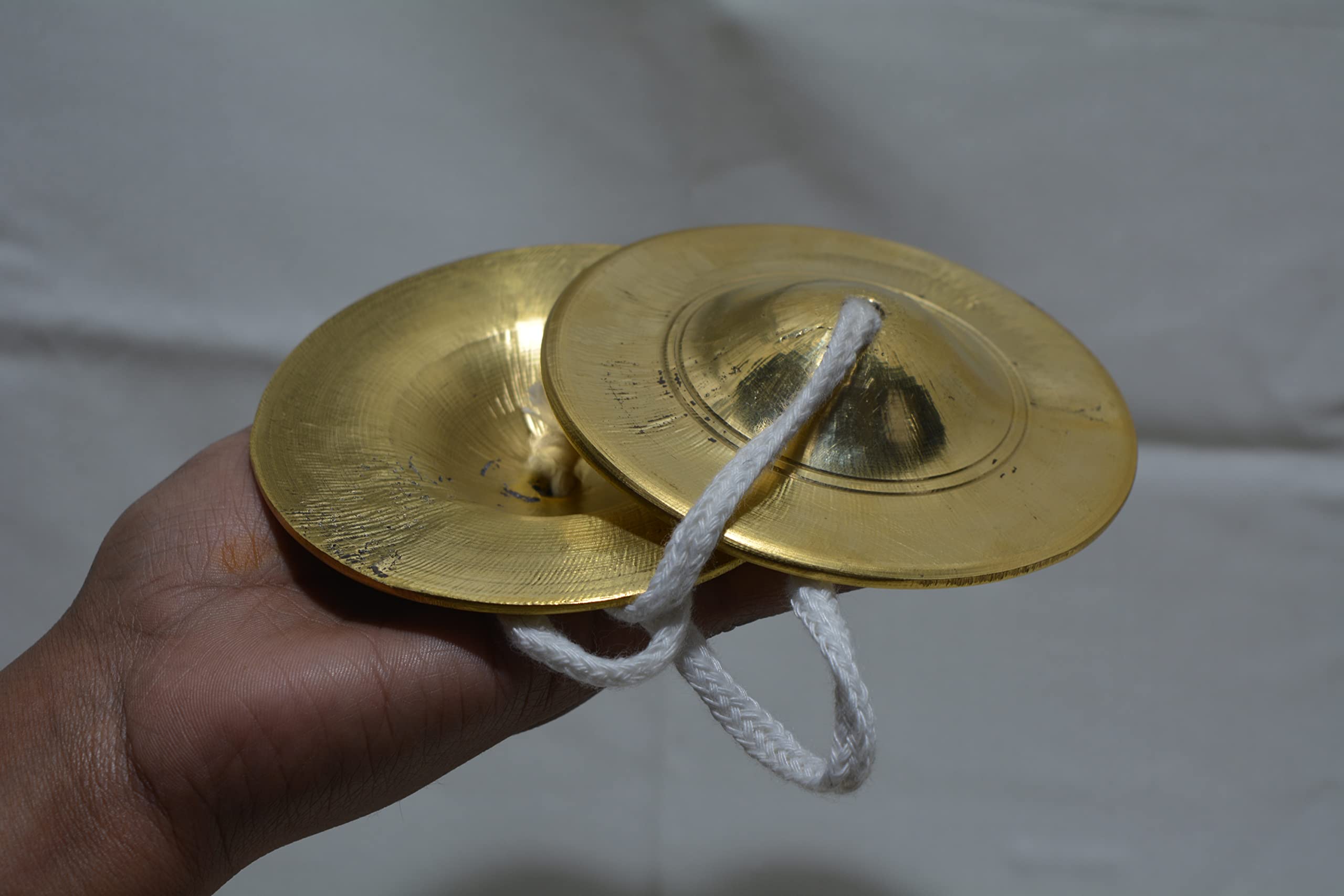 Cymbales Manjira en laiton pour Puja, méditation et Kirtan – Instrument de percussion traditionnel indien avec corde – Petit Kartal Jodi pour Bhajan, Aarti, Temple Worship et musique spirituelle