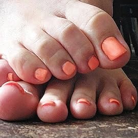Outyua Orange Square Fake Toenails Solid Matte Press on Toe Nails Short Acrylic False Toes Nails Artificial Beach Full Cover Toenail for Women 24 Pcs (Orange)