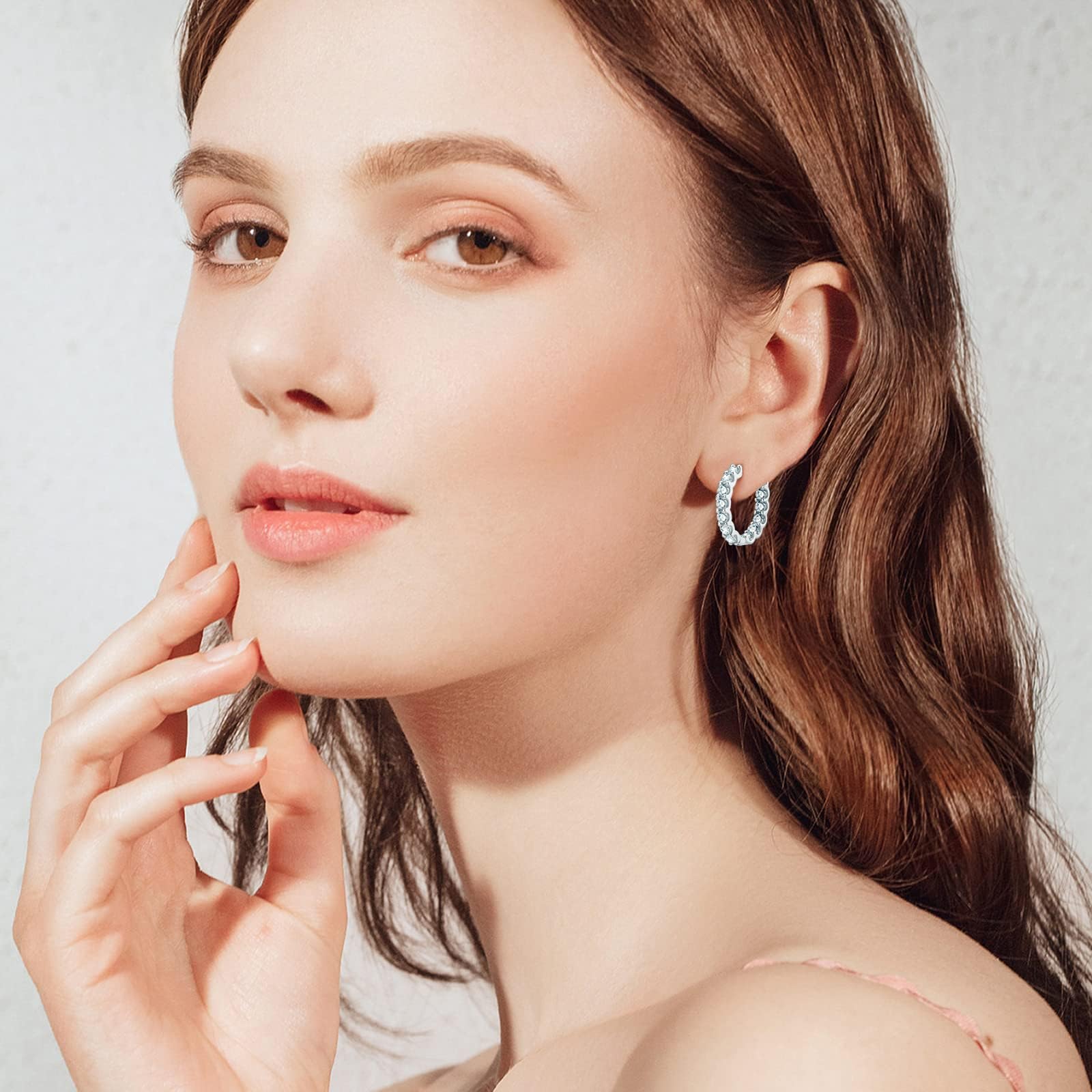 Aretes de aro de moissanita para mujer, plata de ley 925 con diamantes de imitación de moissanita de color D-E, pequeños aretes de aro para orejas sensibles, hipoalergénicos con chapado en oro blanco
