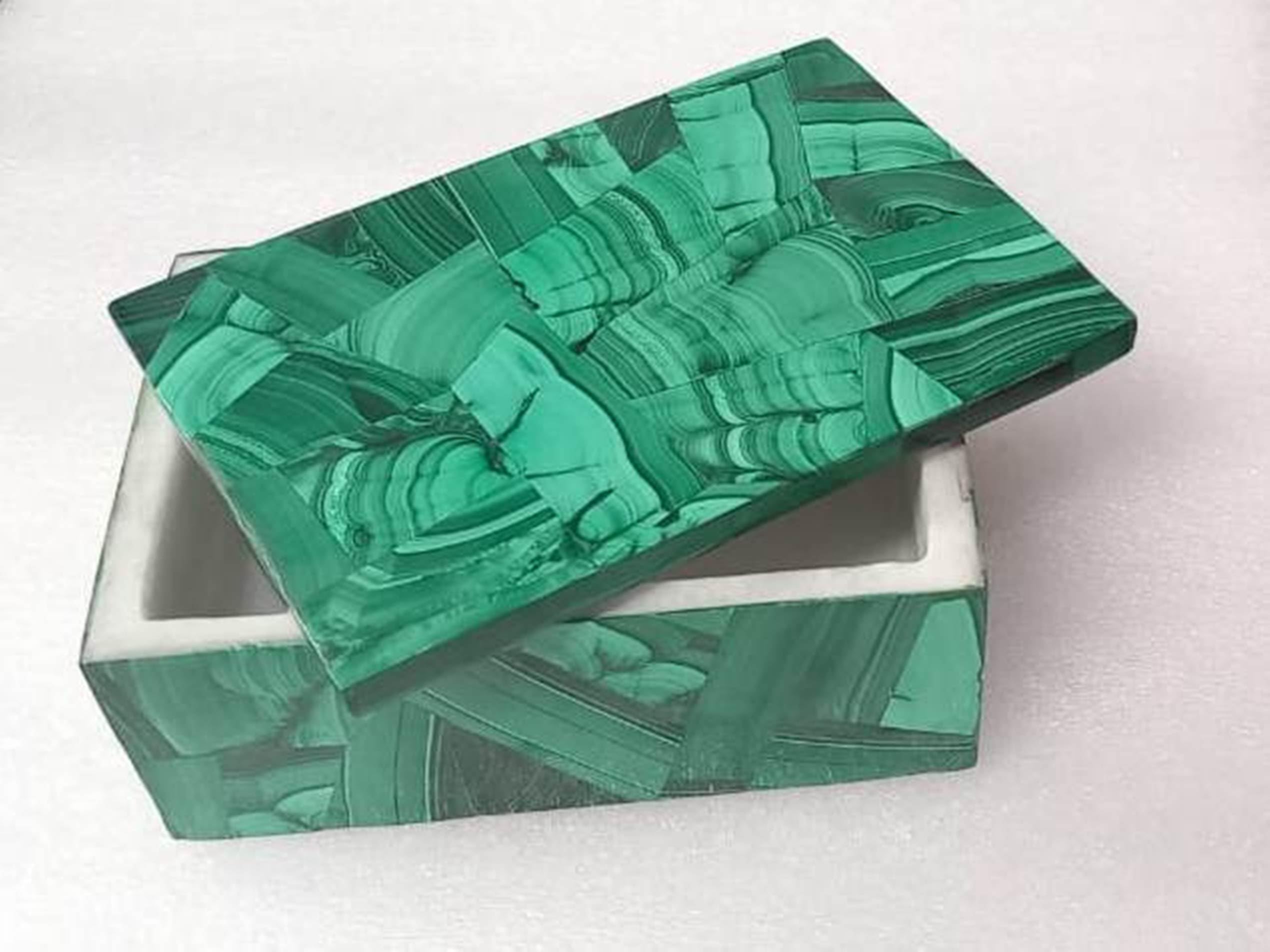 Boîte à bijoux en marbre et malachite véritable pour une élégance rare