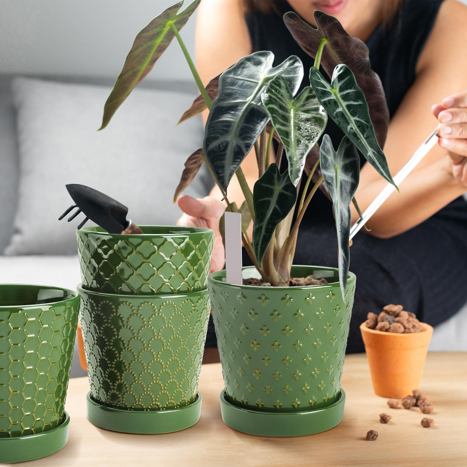 Amazon.com: EFISPSS Ceramic Plant Pots, 5 Inch Planters with Drainage Holes  and Ceramic Tray, Relief Design Flower Planter, Desktop Office Windowsill  Decoration Gift Set of 4 - Blackish Green : Patio, Lawn & Garden