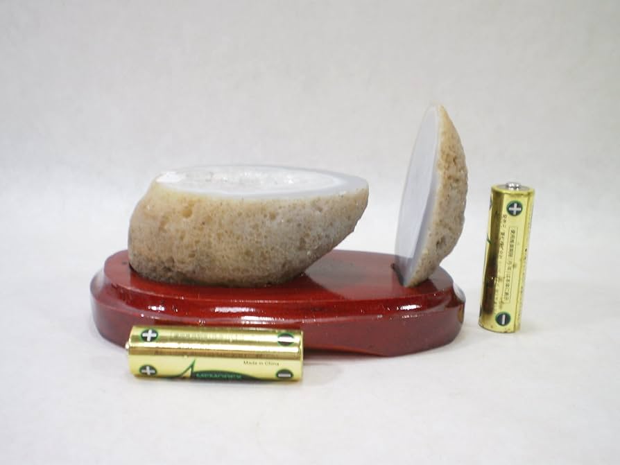 めのう　自然石　台座付き 楽天市場】メノウ 蓮 ジオード ブラジル産 木製台座付き 【 一点