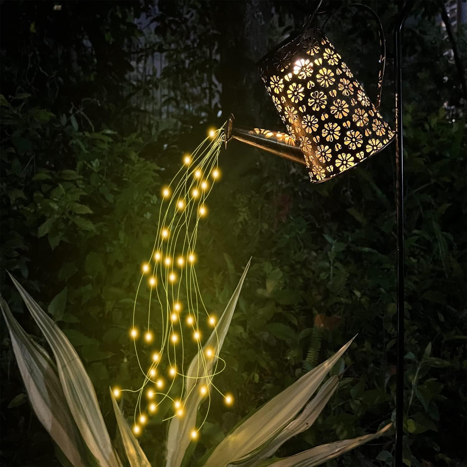 Solar Garden Lights Waterproof, Solar Watering Can Lights Garden Decor, Retro Metal Hanging Solar Lantern with String Lights, Outdoor solar lights for Pathway Yard Patio Porch Lawn Driveway Backyard