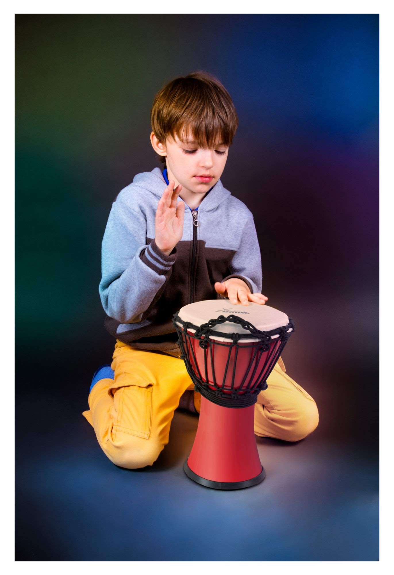 XDrum Djembe 7" rojo, Djembe estilo africano, Diámetro: 7" (18 cm) | Altura: 12" (31 cm), Fabricado en PVC, Sistema de afinación con cuerda, Parche de plástico con aspecto natural, Base de goma