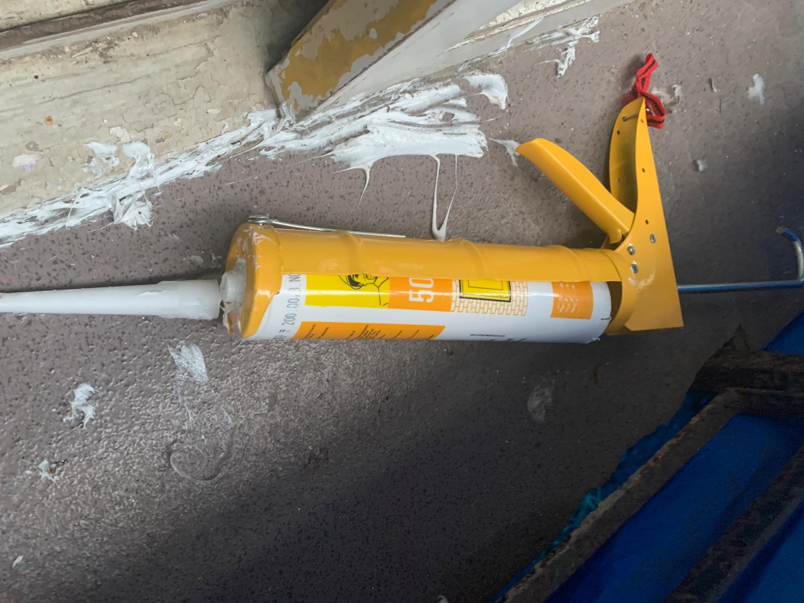 Dr.Fixit Applicator Gun + Silicone Sealant (White) Amazon.in