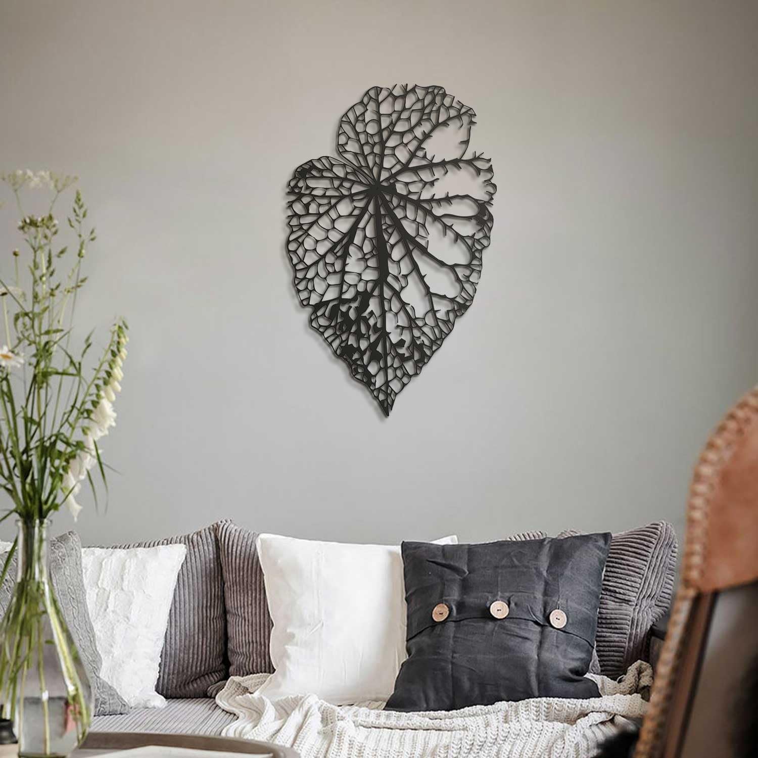 Stylish Black Decorative Metal Wall Accessory, 45 x 70 cm, 100% Steel, 1.5 mm Thick, Lightweight 0.8 kg, Perfect for Modern Home Decor