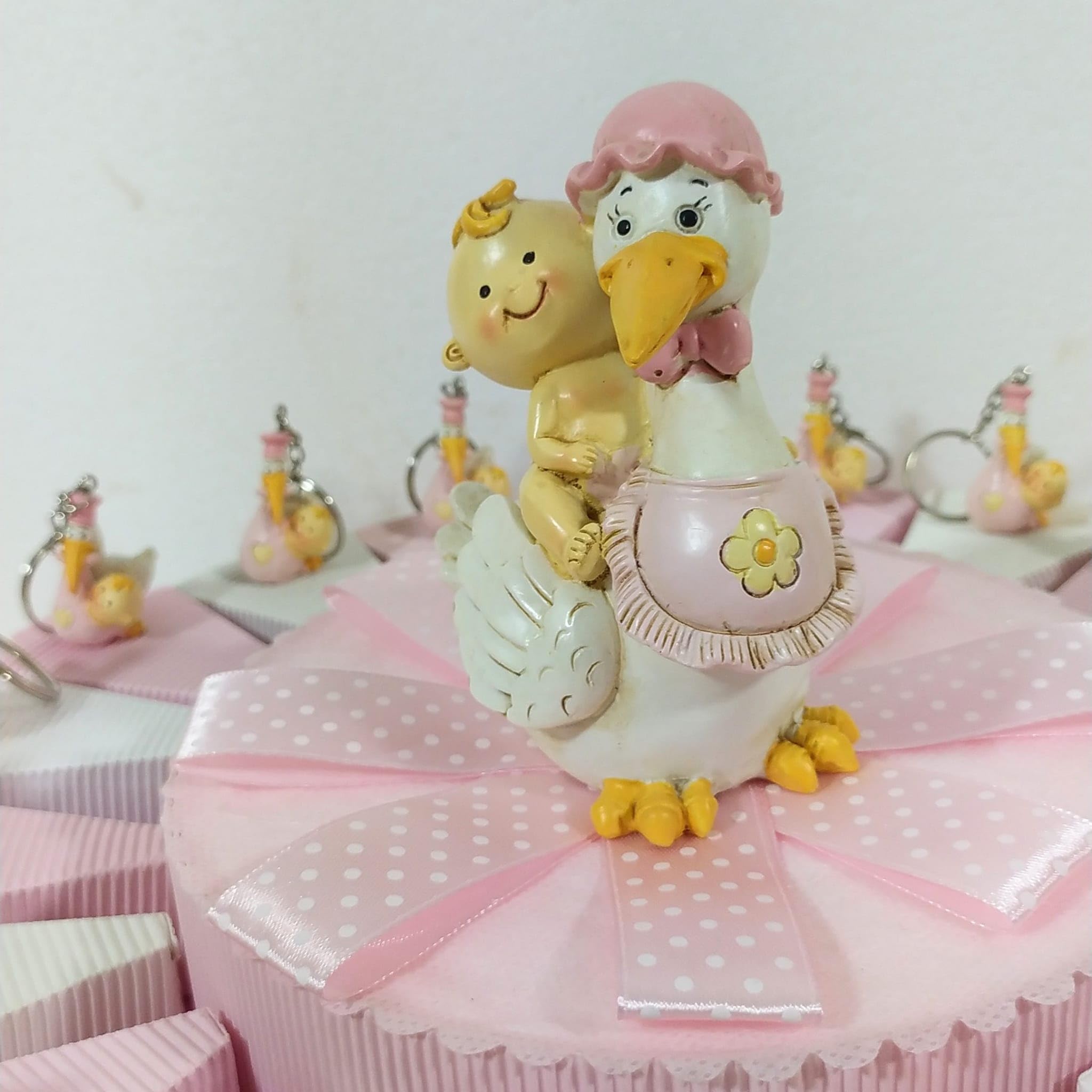 Torta portaconfetti bomboniere nascita bimba portachiavi cicogne fagotto + centrale salvadanaio cicogna confetti inclusi (20+3 fette) ULT