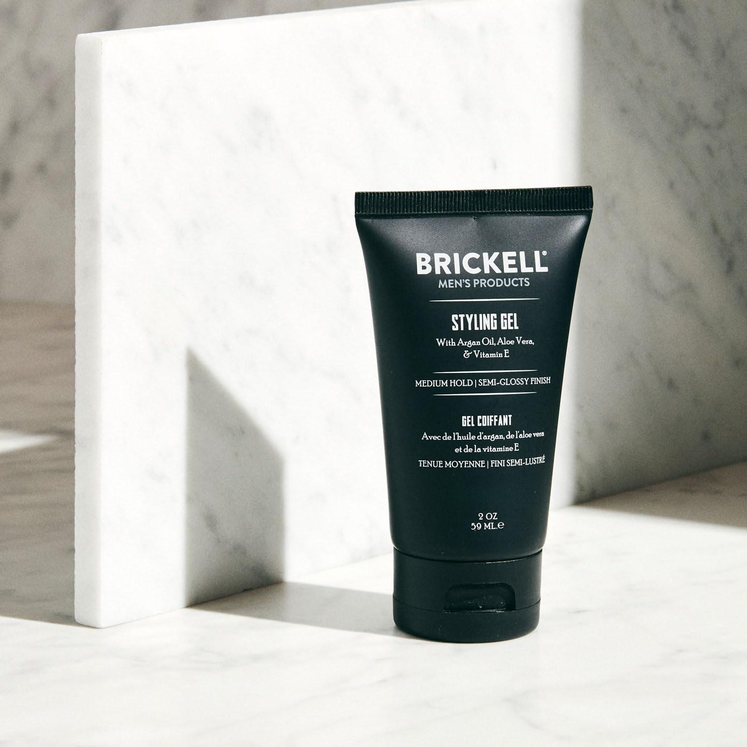 Brickell Męski żel do stylizacji włosów, naturalny i organiczny, całodzienna pielęgnacja dla błyszczącego stylu, 59 ml, naturalnie pachnący