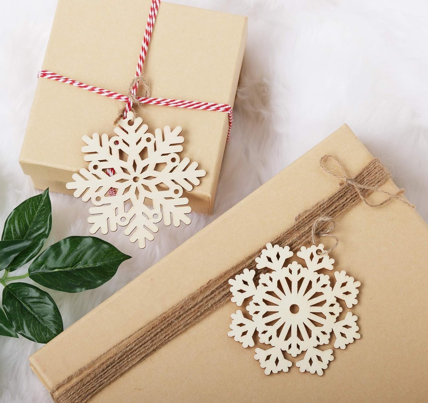ilauke 30 Copos de Nieve de Madera, 10 Estilos Ahuecados Con Cuerda, Manualidades Adornos Colgantes para Árbol y Decoración de Navidad de Bricolaje