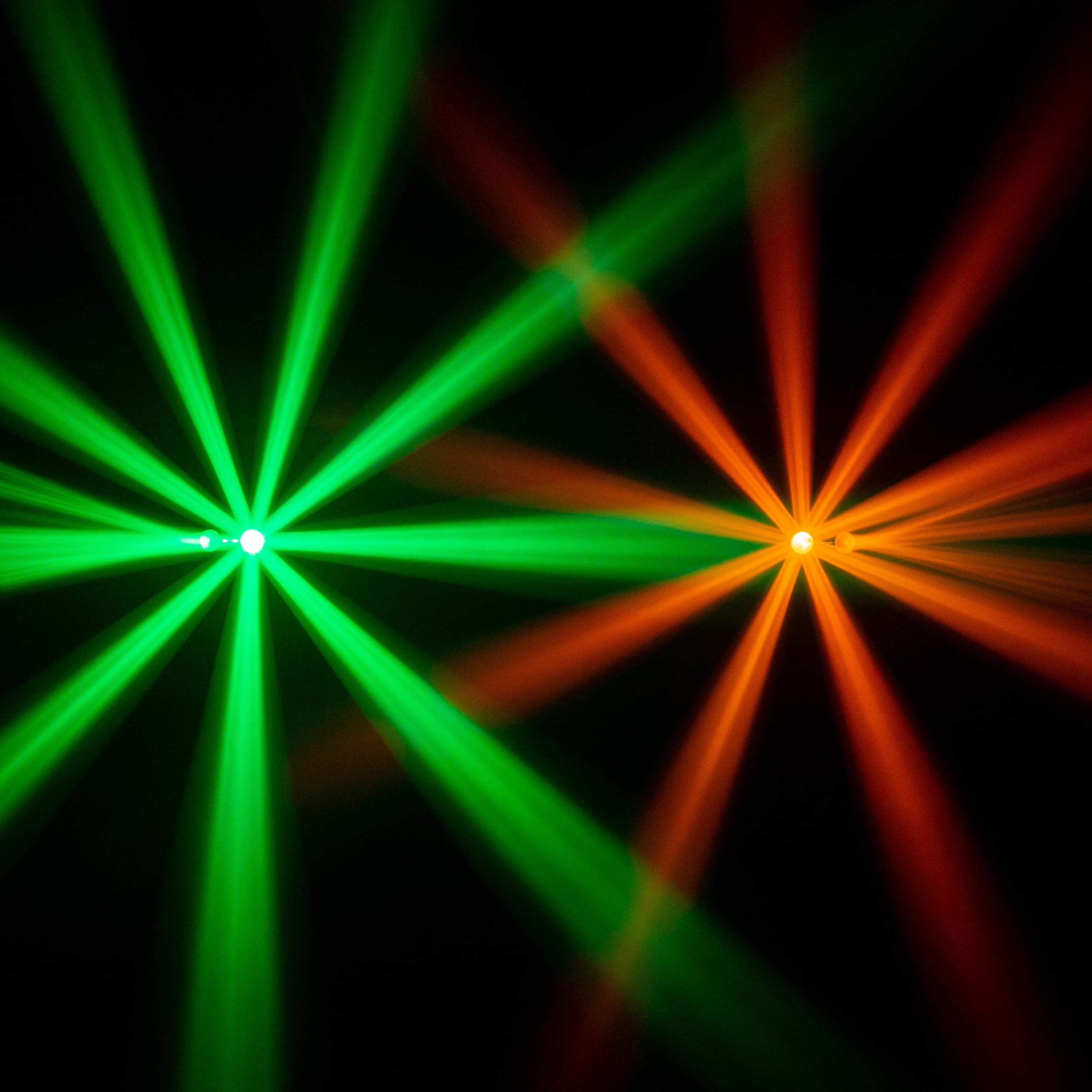 Jeu de lumière BOOMTONEDJ Double Moon,114 LEDs de 5mm RGBWA (24 rouges, 18 vertes, 36 bleues, 18 blanches, 18 ambres), Plug&Play facile à utiliser, programmes automatiques de qualité, télécommande...