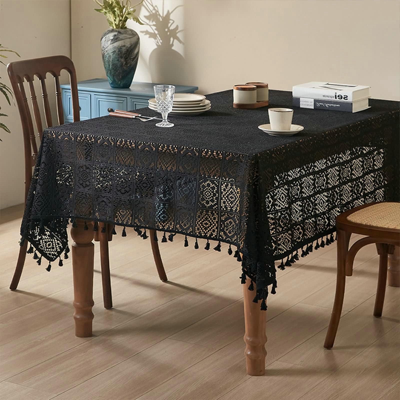 Nappe florale noire premium 150 x 230 cm tissage coton et polyester aux finitions frangées