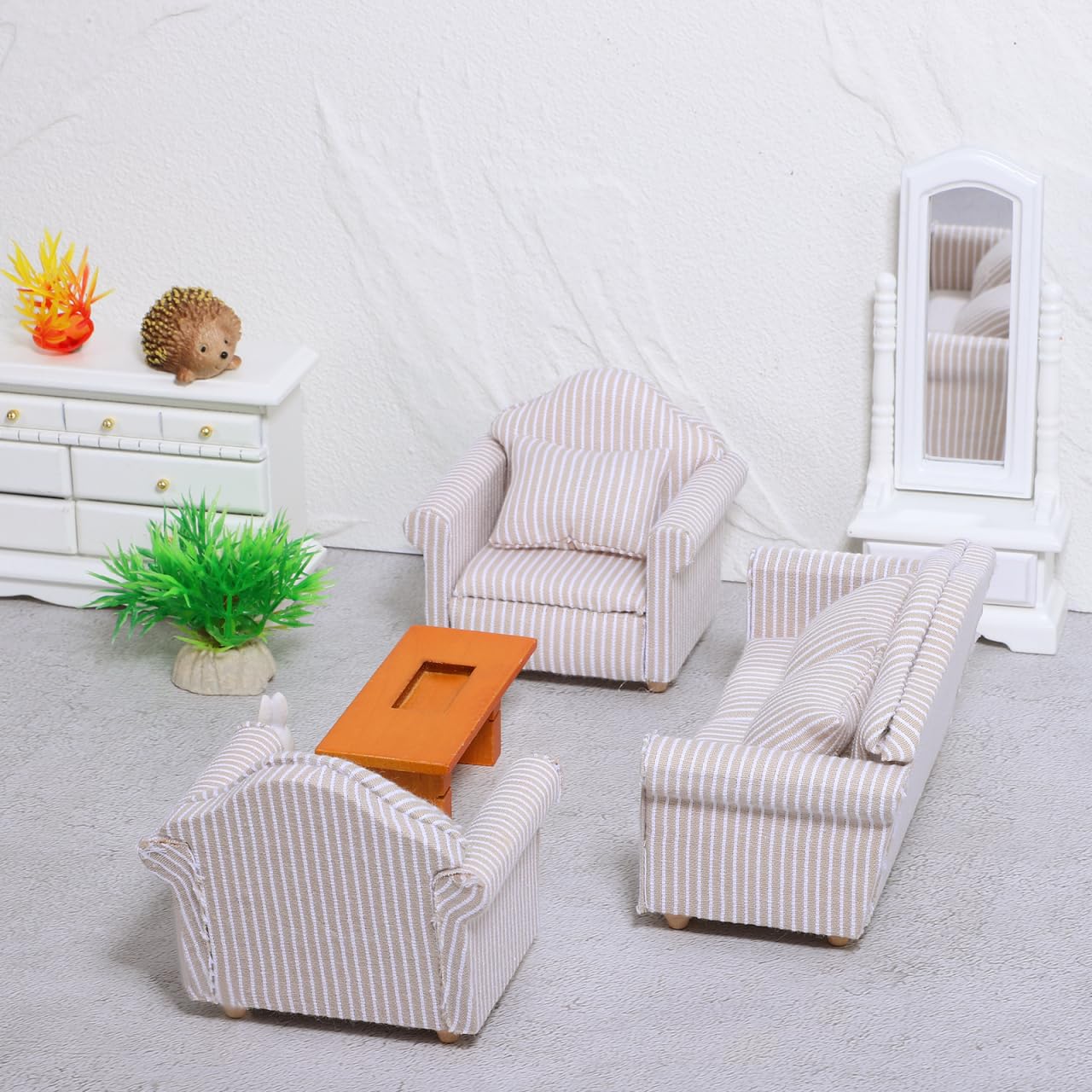 Toddmomy 1:12 Miniatur Sofa Set für Puppenhaus Möbel, Elegante Couch mit Kissen, Holz Mini Möbel Puppenstube Zubehör, Dekoration für Wichteltür & Wichtel Wohnzimmer