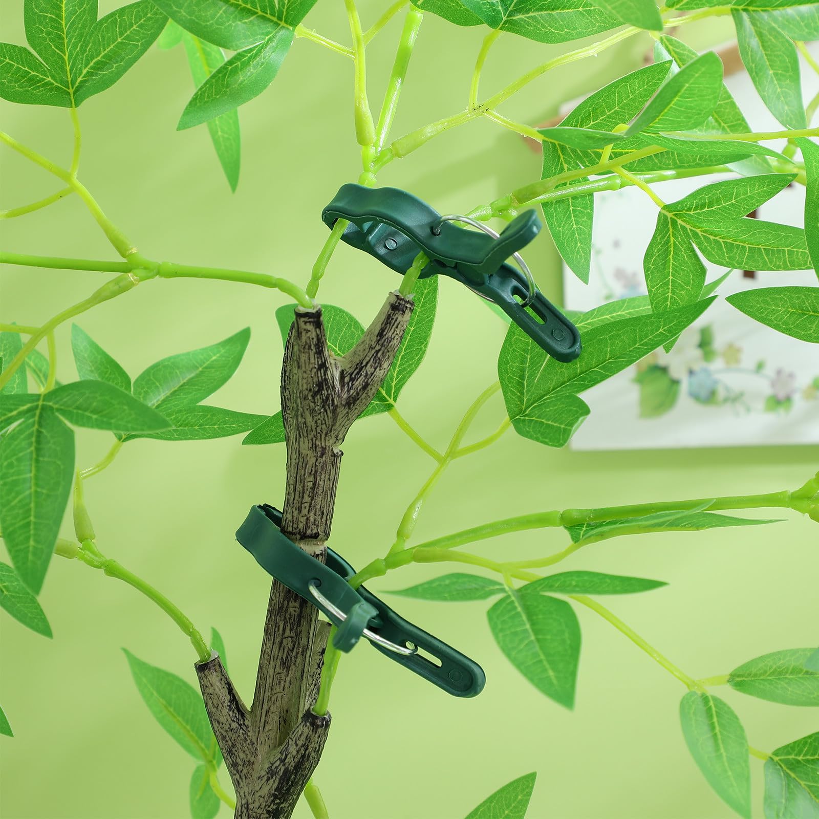 BESTonZON 50 Stück Pflanzenstützclips, Große Rankclips für Tomaten und Orchideen, Stabile Befestigungsclips für Kletterpflanzen im Garten, Rankhilfe Pflanzenclips Grün, 7,5 x 5,5 cm
