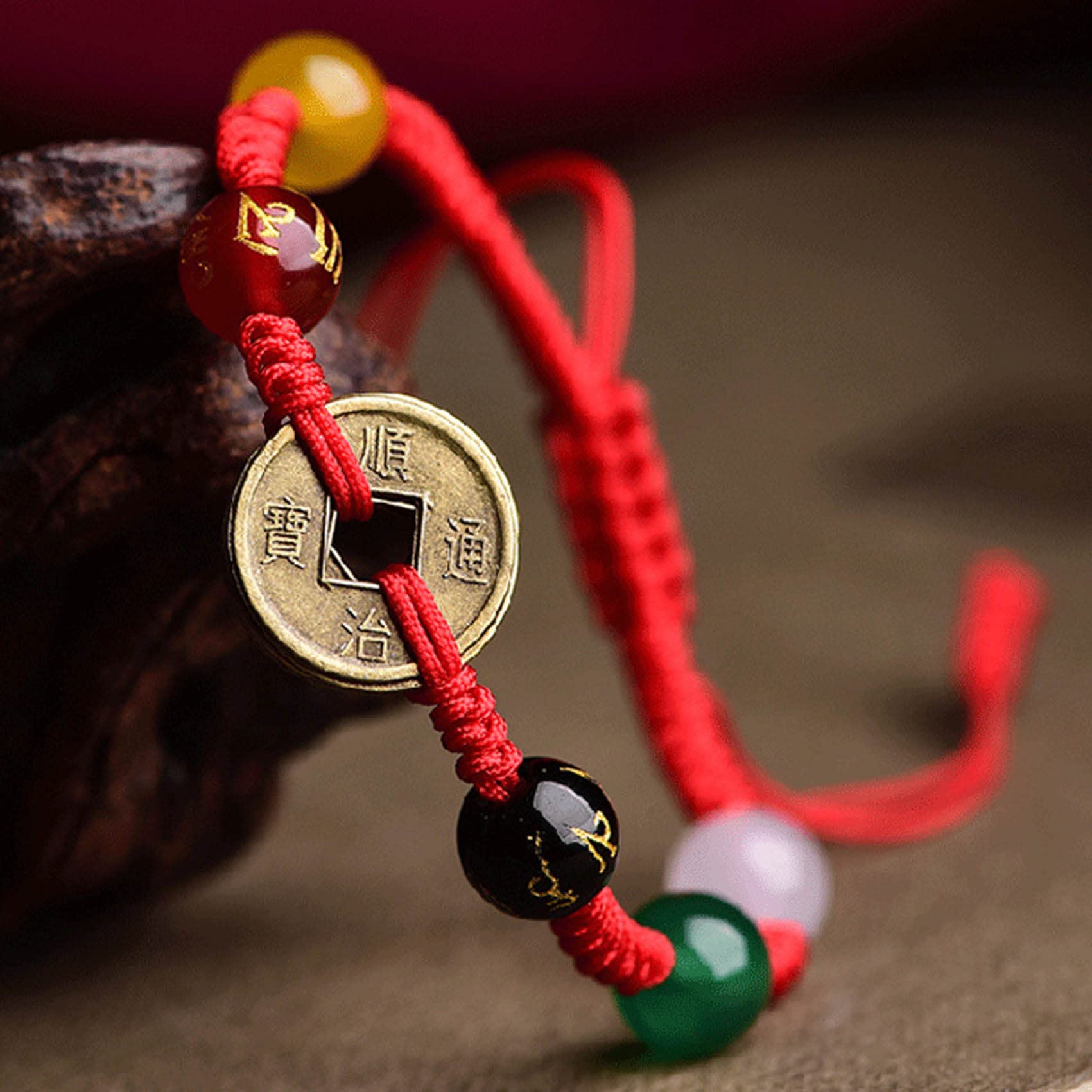 Pulsera de Hilo Rojo Amuleto Feng Shui Cinco Monedas Antiguas Encantos Dios de la Riqueza Cristal Rojo Talismán Budista Hecho a Mano de la Suerte para la Fortuna