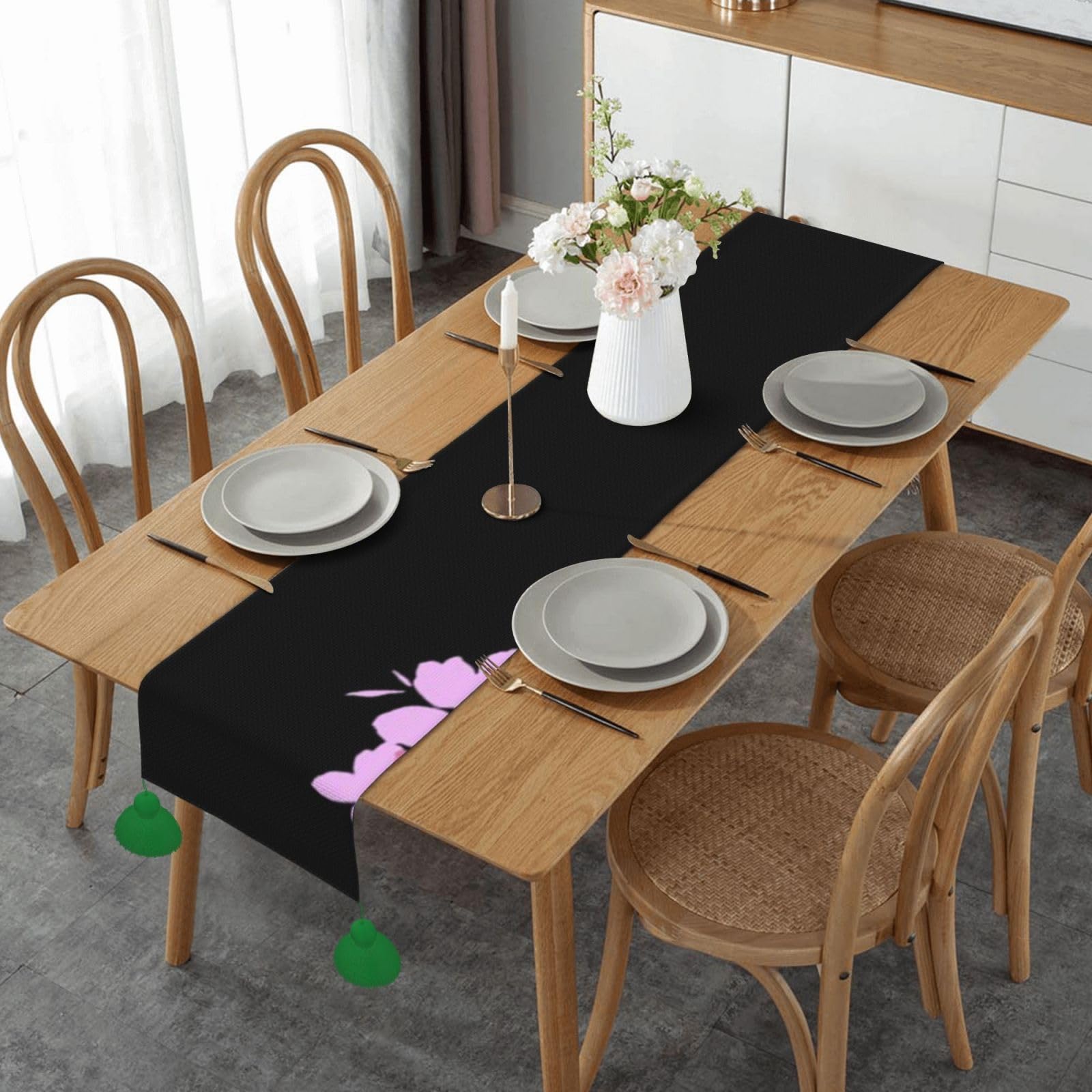 Chemin de table en lin fleuri au design vintage authentique pour repas chaleureux