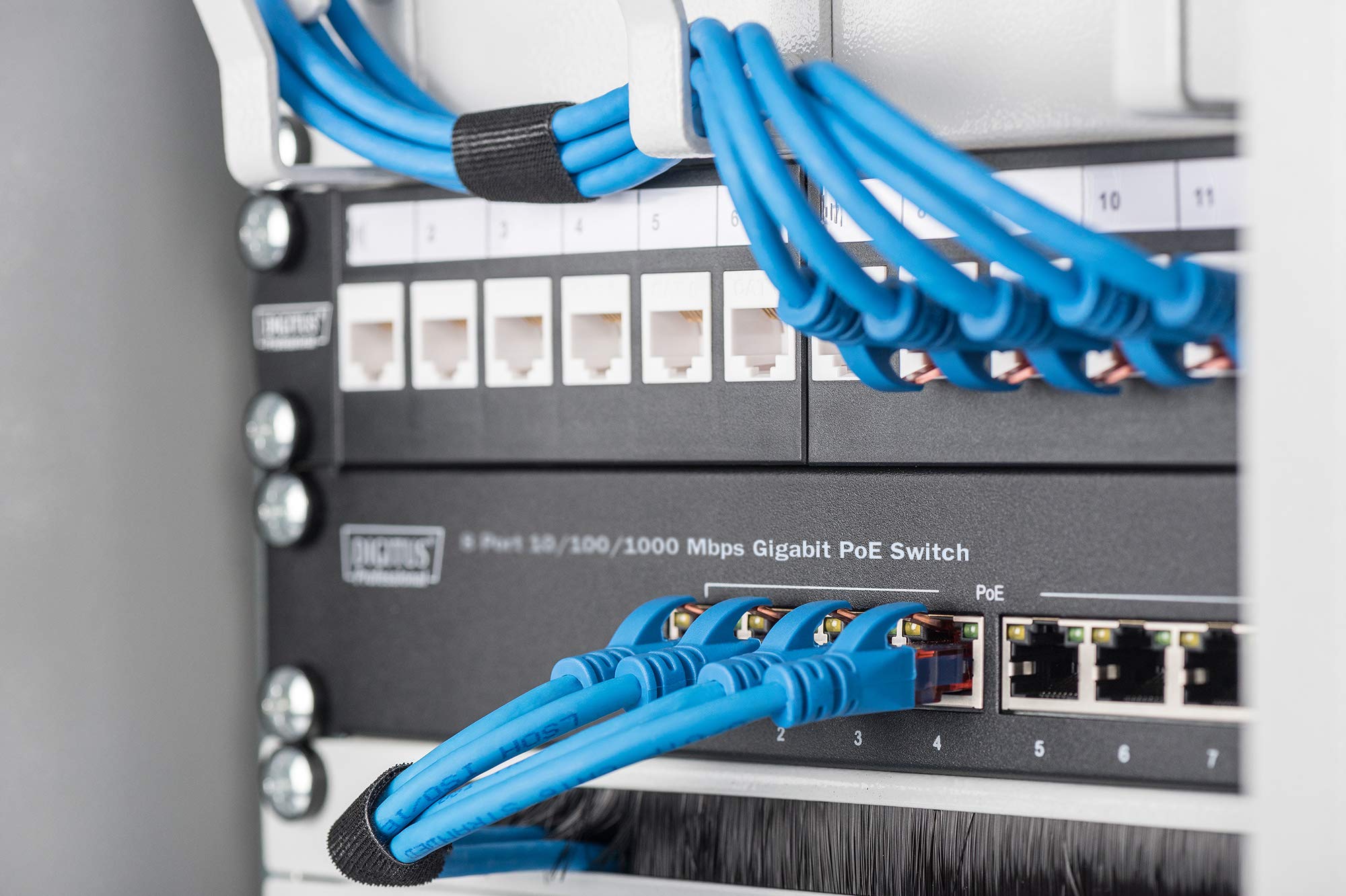 DIGITUS Gigabit Ethernet PoE+ Switch - 10 Zoll - 8 Ports - Unmanaged - IEEE 802.3at - 96 Watt Powerbudget - Schwarz & Professional DN-95411 Steckdosenleiste 3-Fach ohne Schalter schwarz