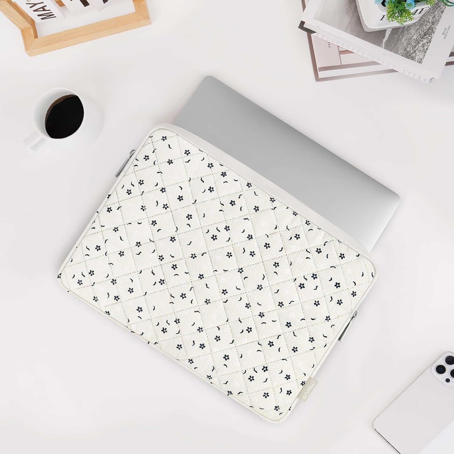 MOSISO 13-14 inch Laptop Case, 13.3 inch Puffy Laptop Sleeve Compatible with MacBook Air 13.6/Pro 13/Pro 14, HP Dell ASUS Lenovo, Square Quilted Carrying Bag Cover with Small Case, Blue&White Floral
