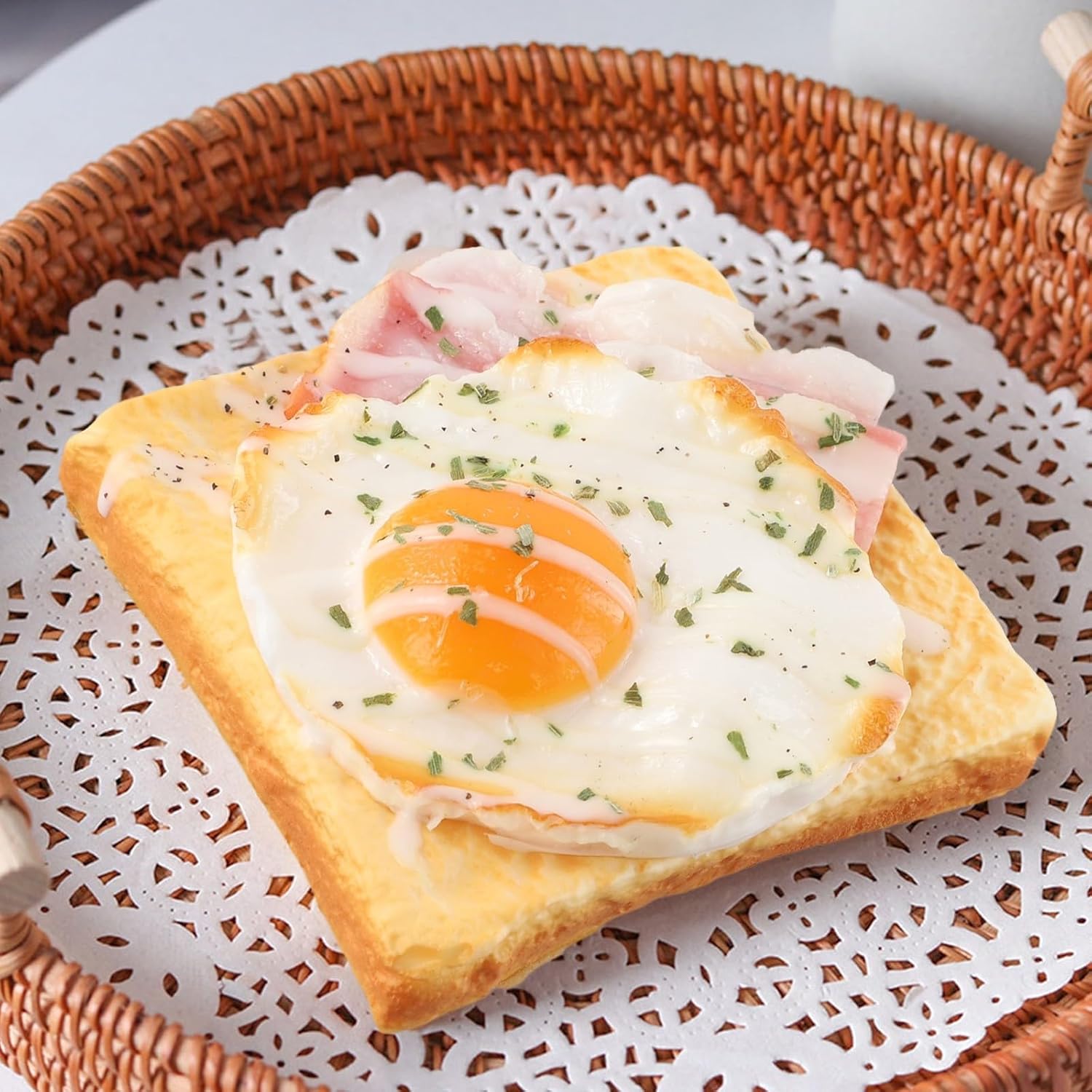 Realistic PU Egg Toast Food Model Prop Bakery Shop Decoration, DIY Craft, Market Stall or Role-Play Toy – 11.5 cm Diameter x 3.5 cm Height, Non-Edible