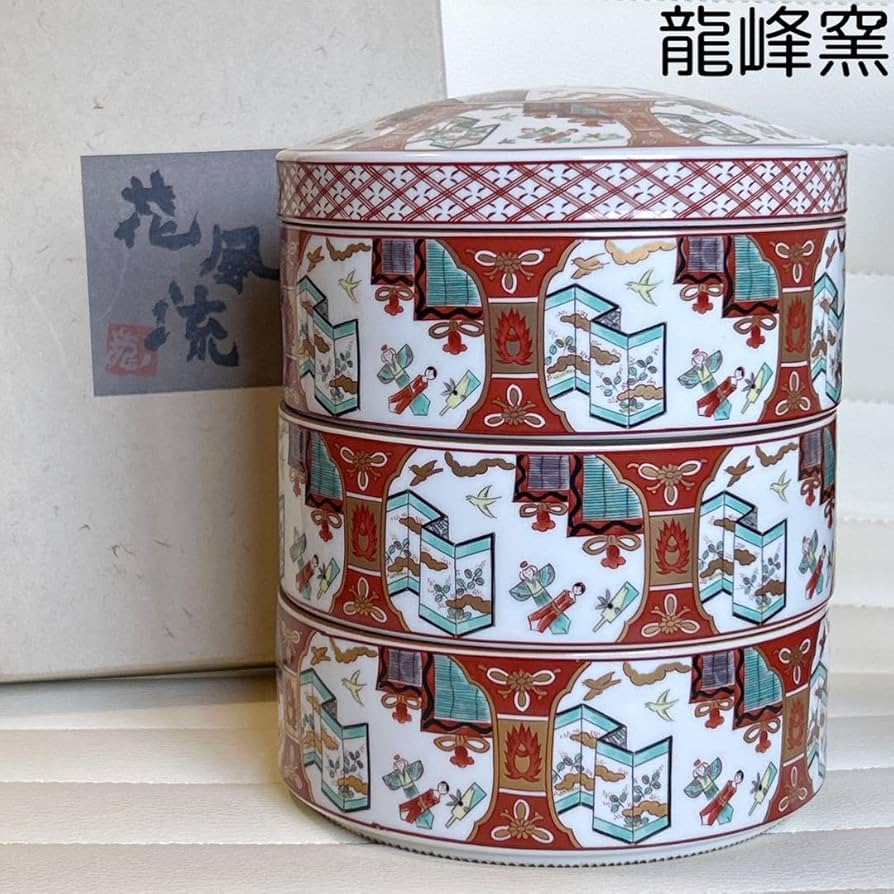三洋陶器龍峰窯古伊万里羽子板三段重蓋付き重ね鉢金彩赤絵色絵お重 三洋陶器龍峰窯古伊万里羽子板三段重蓋付き重ね鉢金彩赤絵色絵お重