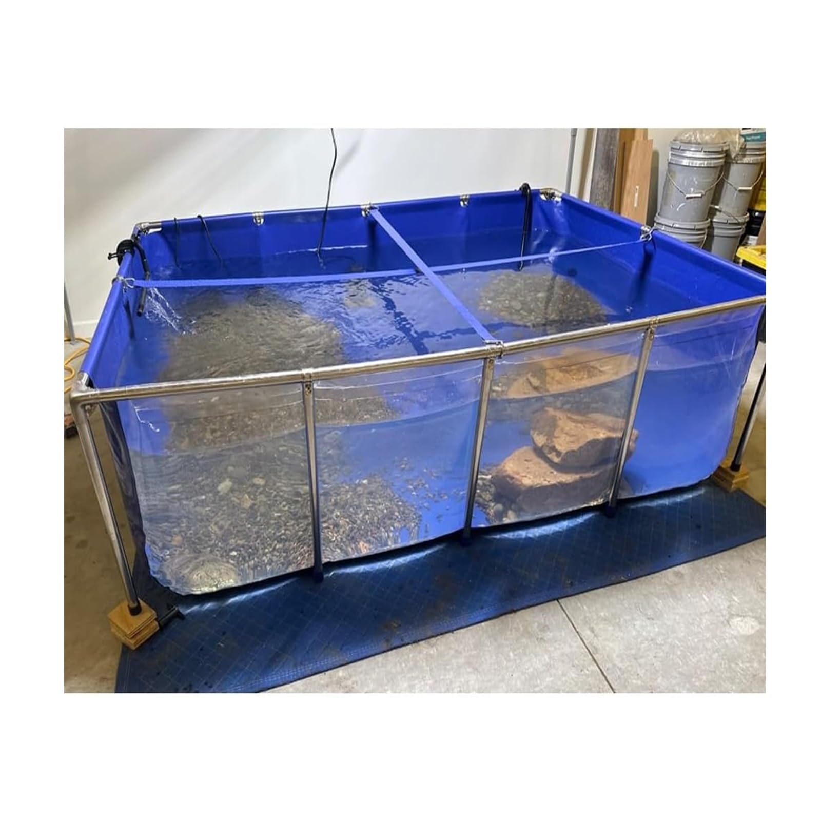 Aquarium d'élevage en bâche PVC pour protéger les alvins de carpes koï