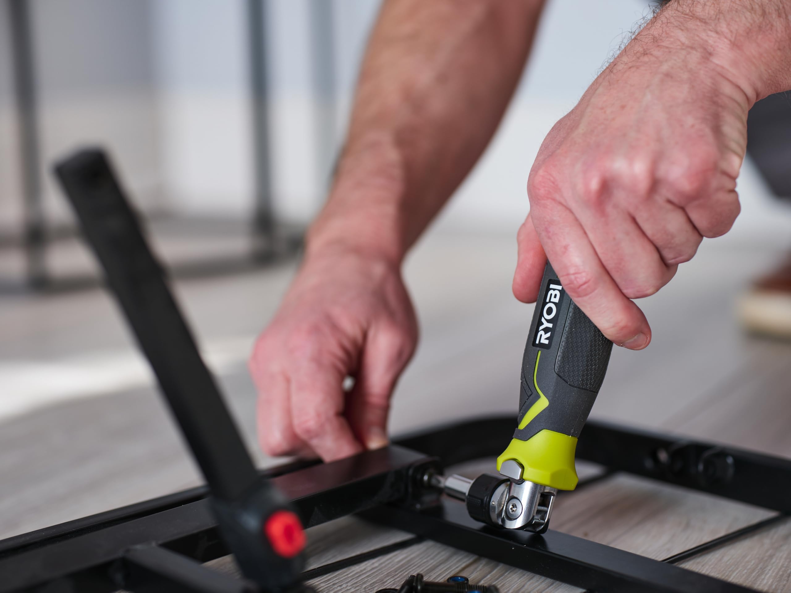 Ryobi - RHSDSMR35 - Tournevis à cliquet pivotant 72 dents – 35 accessoires – Tête réglable 45° / 90° / 180°, embouts 1/4˝ hex, fixation magnétique – Bricolage & réparation