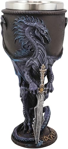 Ebros Ruth Thompson Dragon's Lair Collection Dragón alado con espada divina de 8 onzas, copa de cáliz de vino de resina con forro de acero