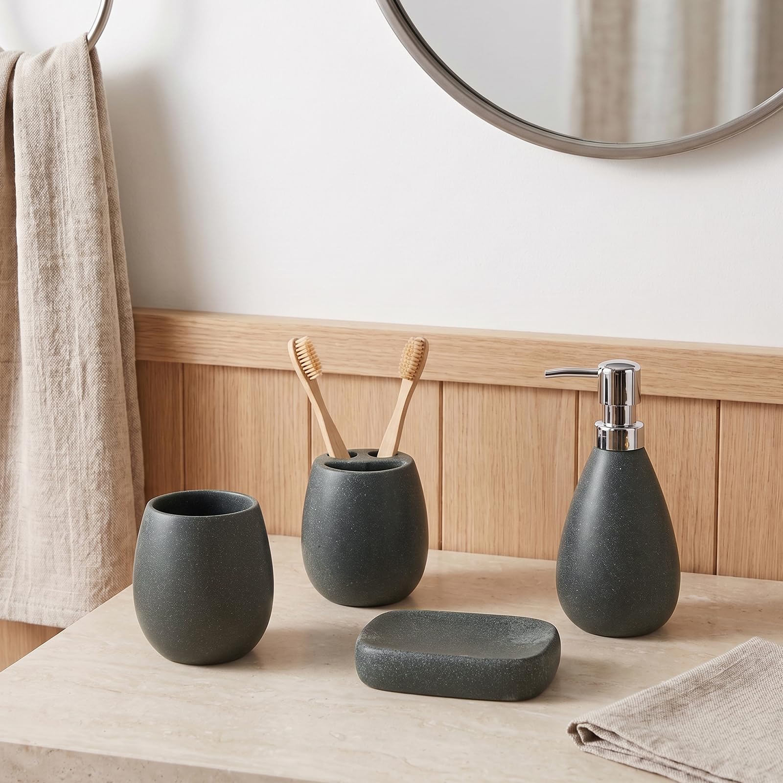 JOTOM Juego de 4 accesorios de baño modernos de lujo, juego de baño para dispensador de baño, soporte para cepillo de dientes, vaso de enjuague bucal, jabonera, color negro