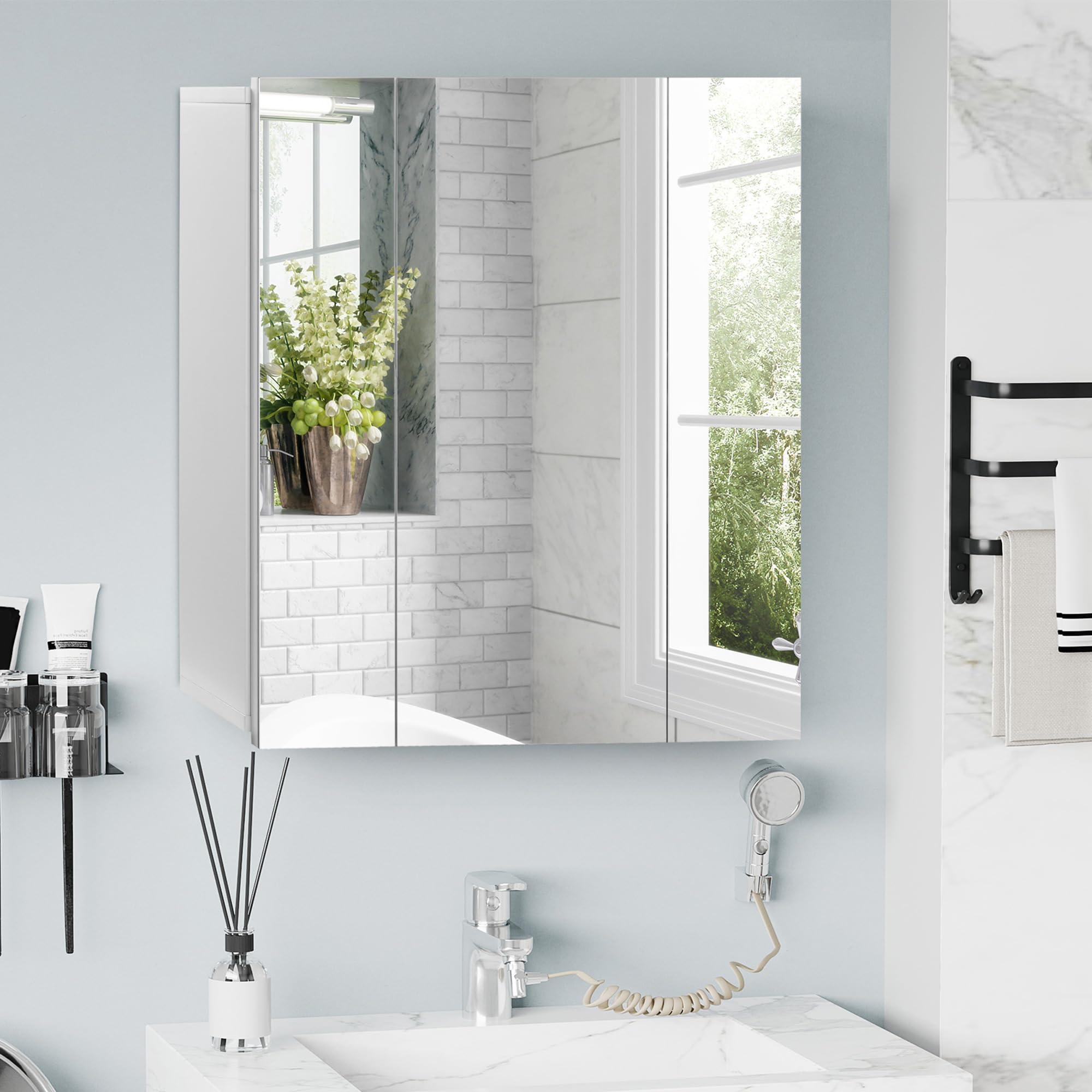 kleankin Armoire Murale de Salle de Bain avec 3 Portes Miroir et étagères réglables en MDF Blanc dim. 70L x 15l x 60H cm