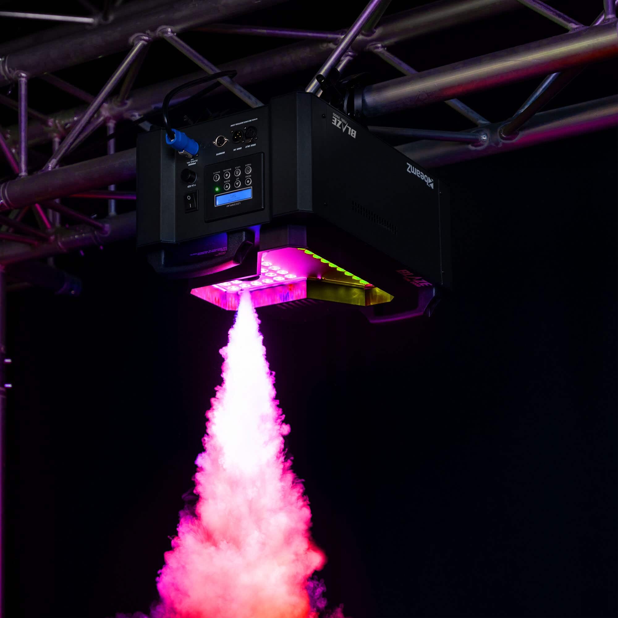 BeamZ BLAZE3500 Máquina de Humo Vertical 3500W, 48 LEDs RGBA, 1200 m³/min, Depósito 3,5L, DMX, Control Remoto, Efecto Discoteca, Humo ideal para crear atmosfera en eventos y escenarios