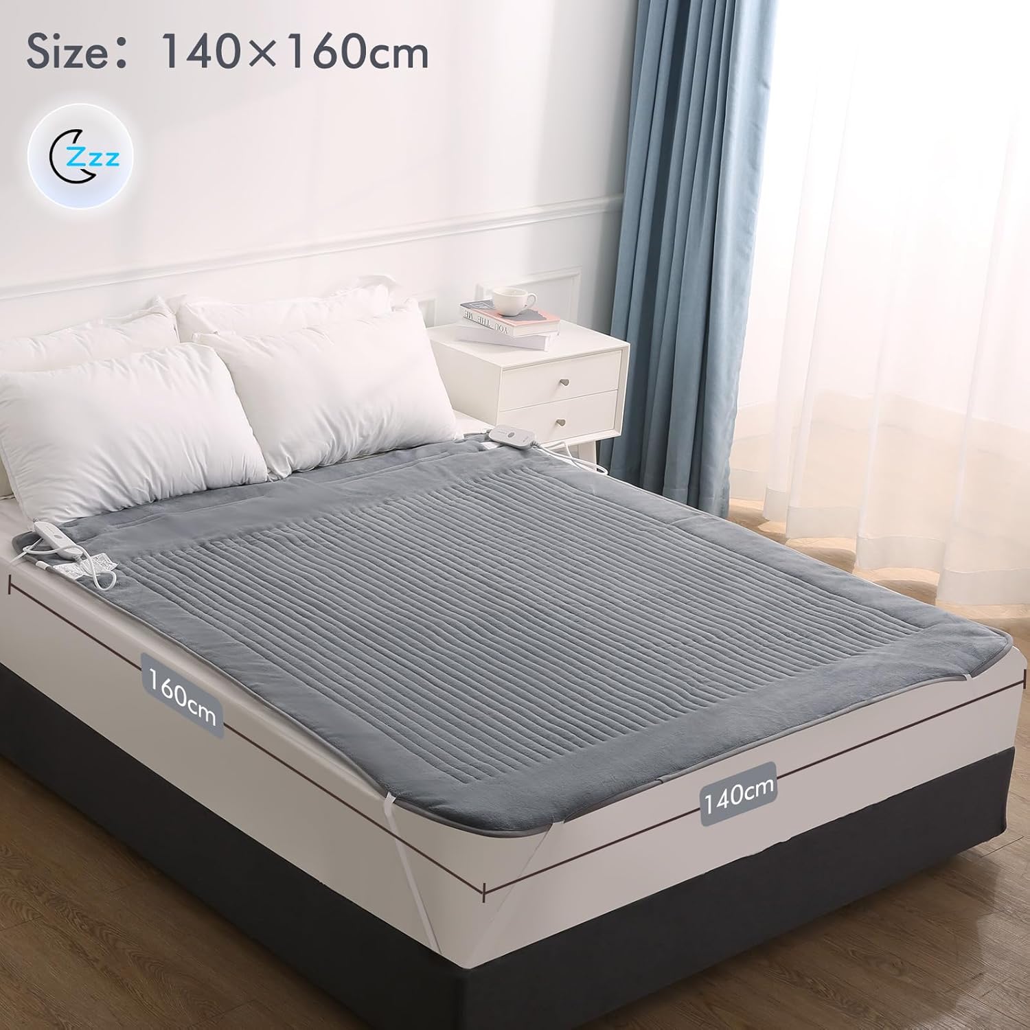 CURECURE heated mattress topper on a bed, showing its dimensions of 140 cm width and 160 cm length.