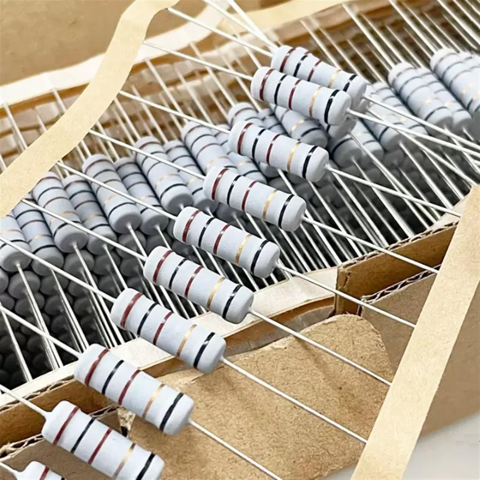 20PCS Resistenze A Filo Fusibile 2W 47 Ohm &plusmn;5% - Kit Componenti Elettronici