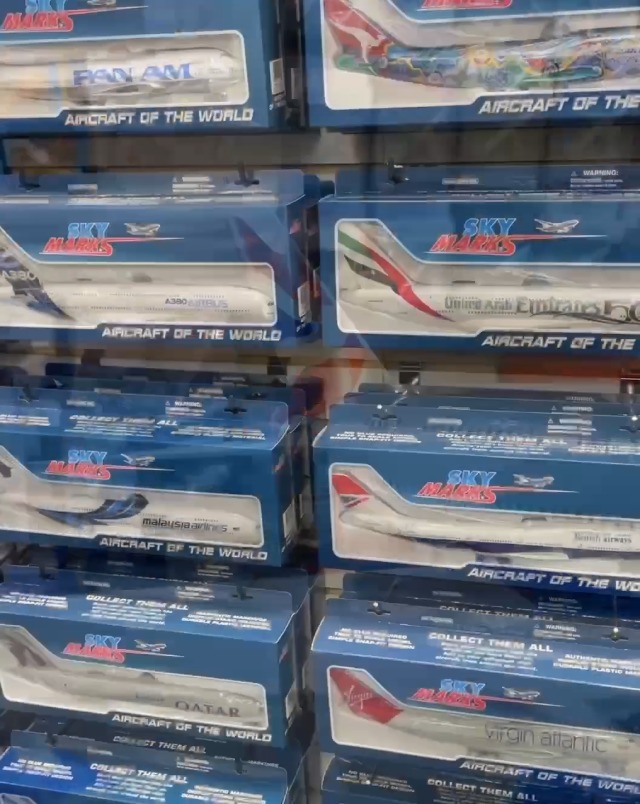 Amazon.com: Daron Skymarks British Airways A380 1/200 with Gear