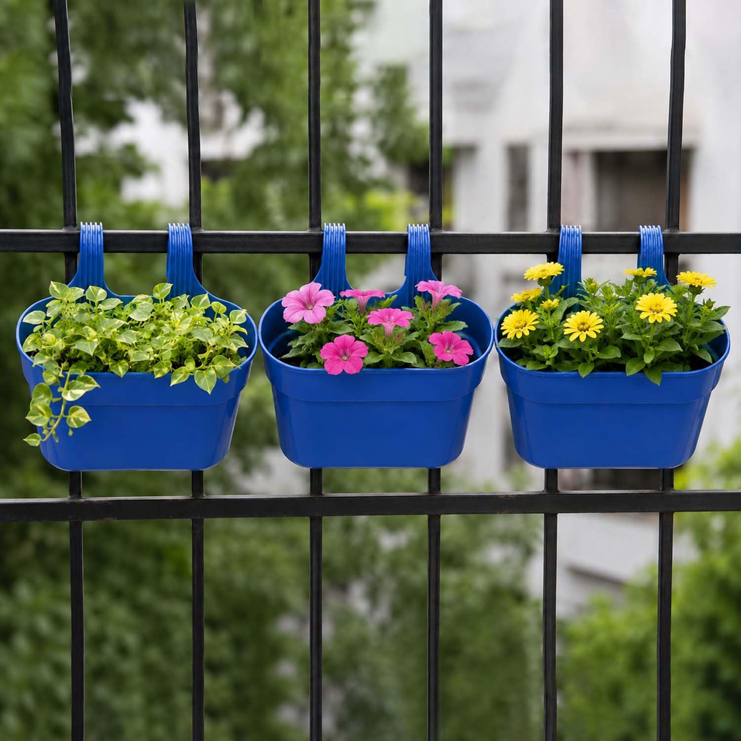 Go Hooked Railing Planters - 3 Hanging Flower Pots -1 Go Hooked Railing Planters - 3 Hanging Flower Pots -1