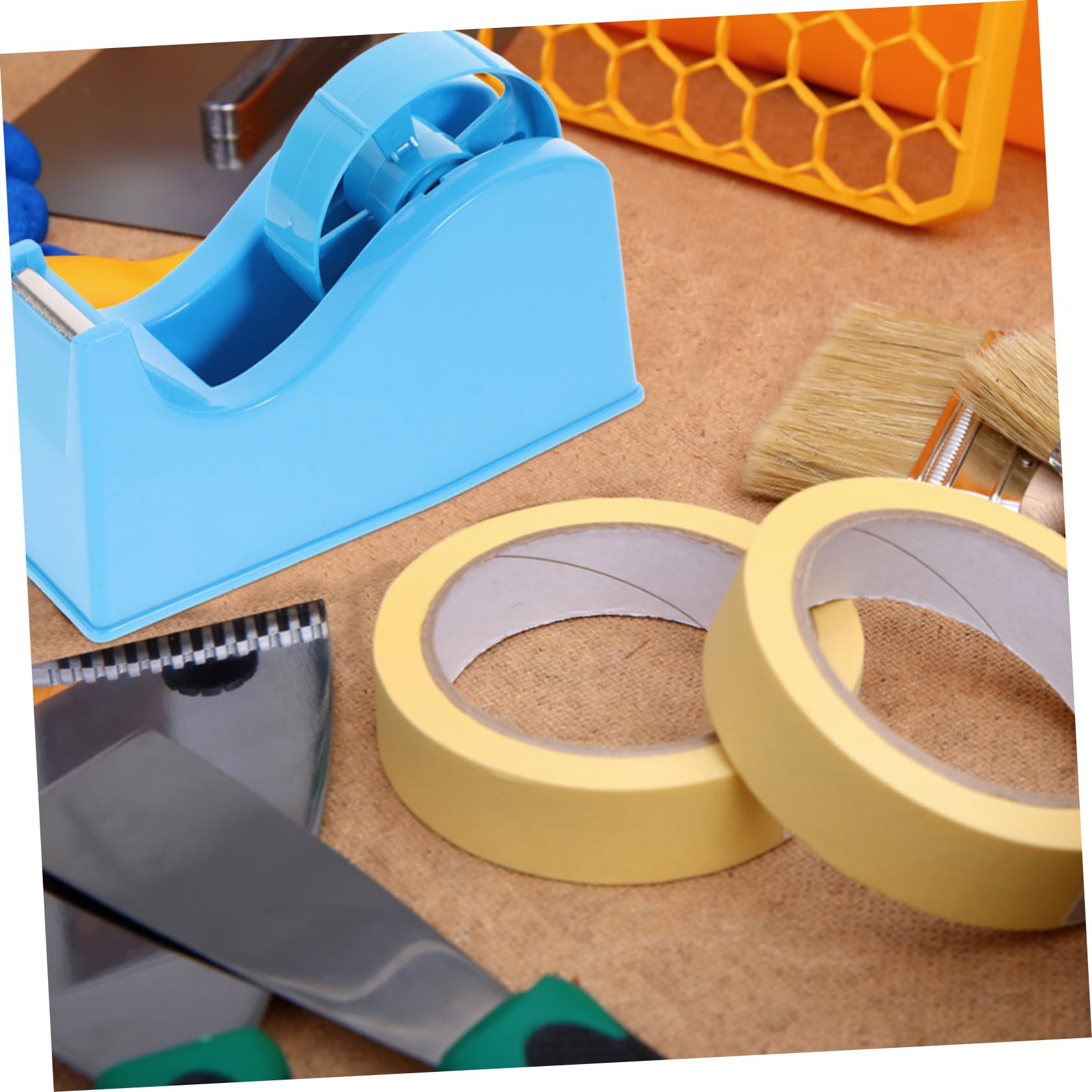 NUOBESTY Klebebandabroller aus Kunststoff mit Beschwerter Basis 2-in-1-funktion Sauberes Schneiden für Schreibtisch und Briefverschluss Blau Zufällige Farbe