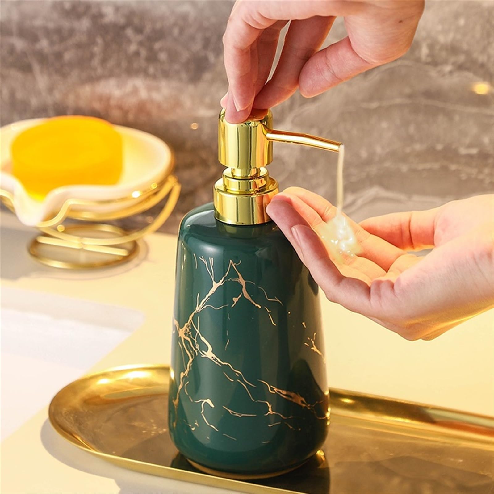 Dispensador de jabón cerámico con Textura de mármol y Bomba Dorada, dispensador de líquido Recargable para Cocina y baño (Verde L)