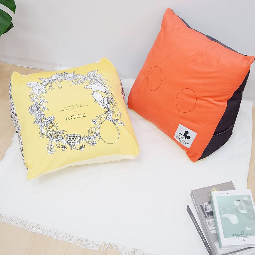 Amazon|MORIPiLO 抱き枕 ディズニー ミッキーマウス (三角クッション Amazon|MORIPiLO 抱き枕 ディズニー ミッキーマウス (三角クッション