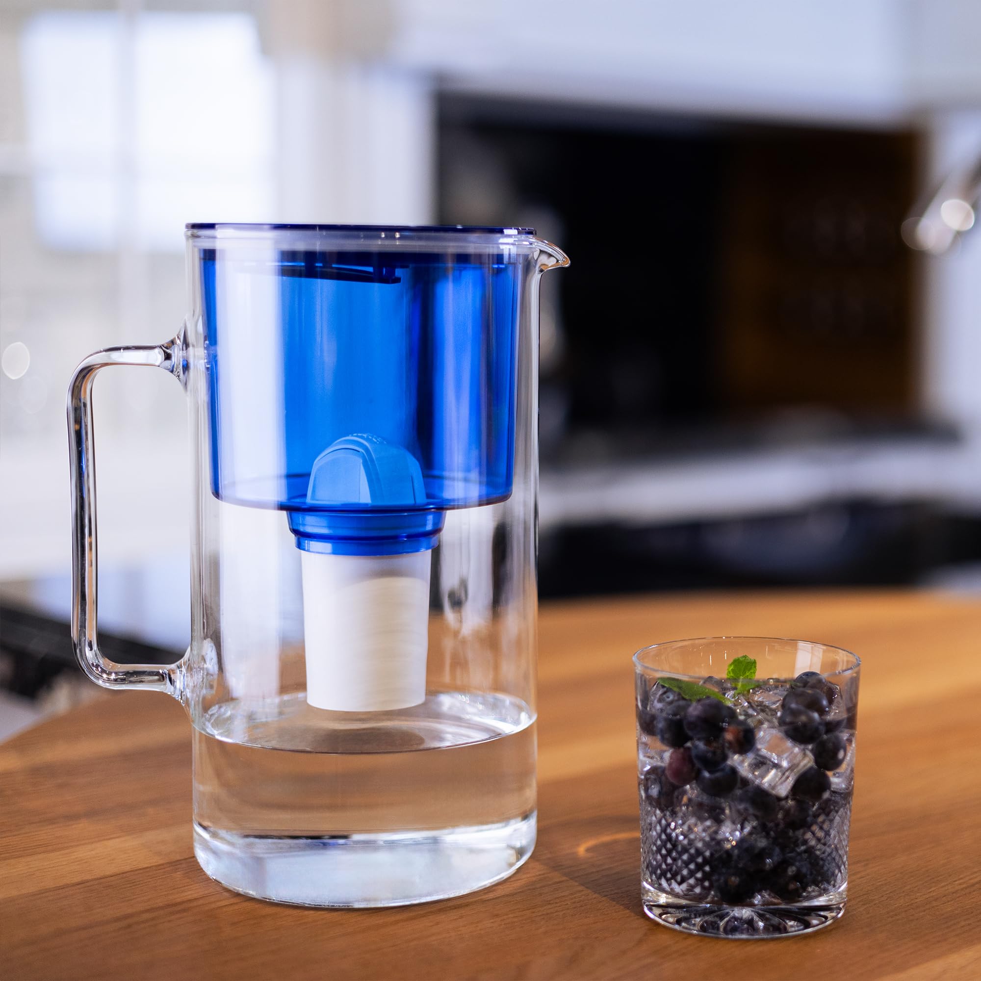 Wessper Carafe En Verre Avec 1 Filtre À Eau (Compatible Avec Brita Classic), Eau Filtrée Avec Grand Goût Et Pureté Réduit Les Dépôts De Calcaire Et De Chlore 3 Litres, Bleu