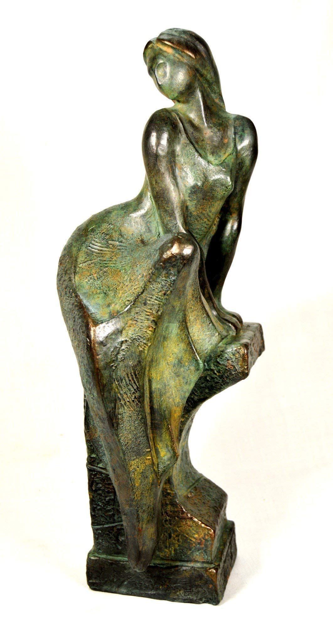 Estatua Escultura, mujer sentada sobre pedestal
