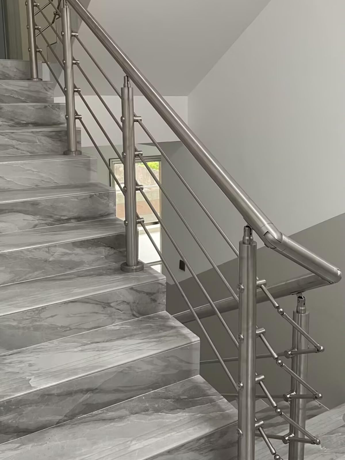 Balustrade inox escalier intérieur robuste et garde-corps de terrasse durable