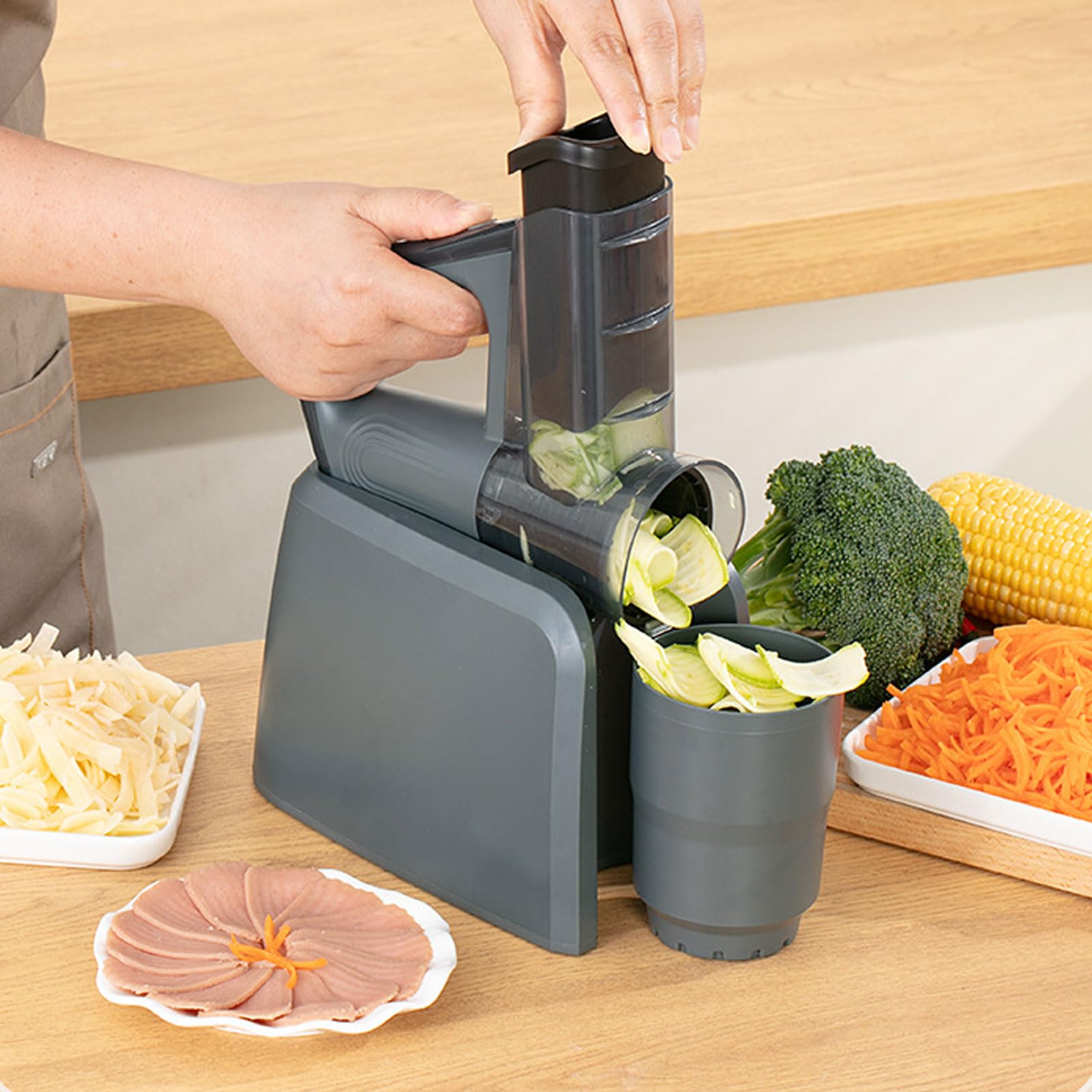 Luocute Elektrische Käsereibe, Automatischer Salatzubereiter mit 3 Austauschbaren Schneidern und 2600-mAh-Akku für Gemüse, Obst, Käse, Kartoffeln, Karotten, Gemüseschneider-Reiben
