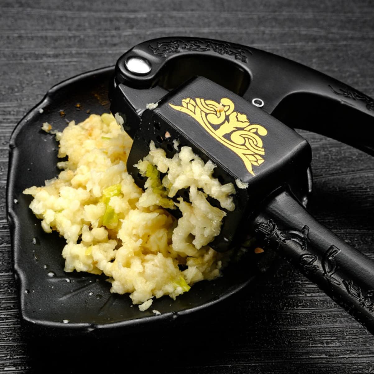 Ergonomic Garlic Press Made of Material Garlic Mincer Easy to Use for Cooking