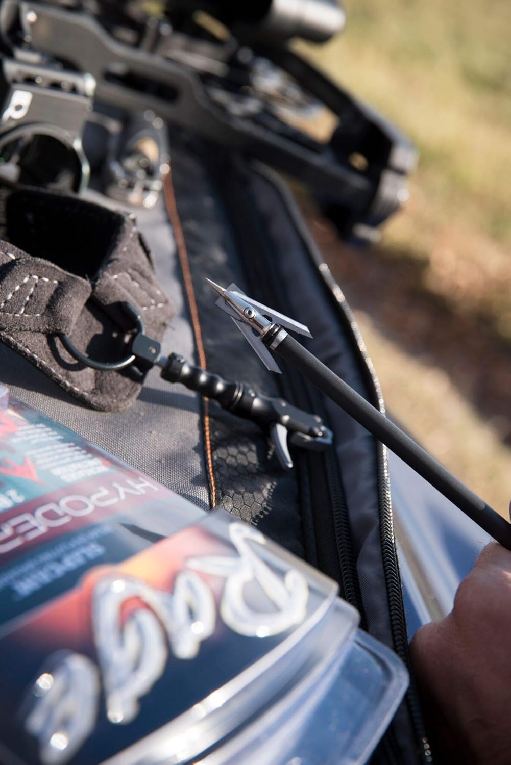 RAGE Hypodermic 2-Blade 100 Grain Broadhead with Exclusive Hybrid Tip, One Piece Stainless Steel Ferrule, Shock Collar Technology, .035” Stainless Steel Blades and a 2”+ Expandable Cut - 3 Pack : Archery Broadheads : Sports & Outdoors