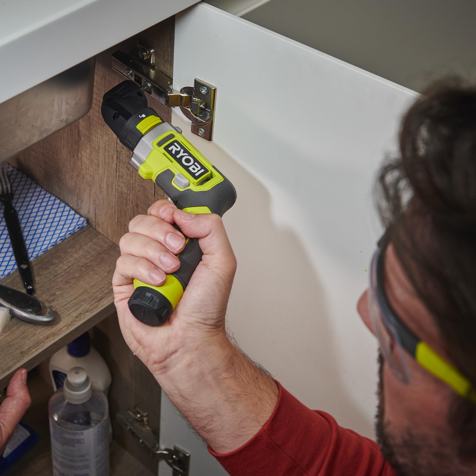 Avvitatore RYOBI 4V USB Litio - 1 batteria 2,0Ah - confezione da 10 punte - mandrino remoto - ingranaggio angolare - RSD